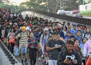 Donald Trump evalúa suspender el habeas corpus por crisis migratoria