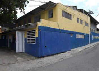 Educación trasladará estudiantes de liceo edificado sobre cañada en Sabana Perdida