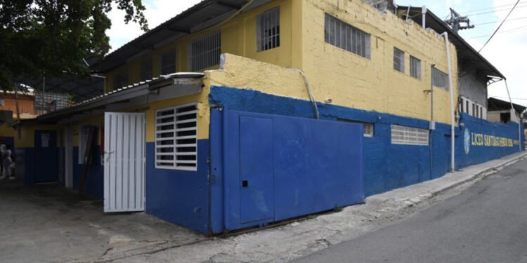Educación trasladará estudiantes de liceo edificado sobre cañada en Sabana Perdida