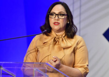 Elizabeth Mena lanza podcast “Cambia el Chip” sobre liderazgo y sostenibilidad