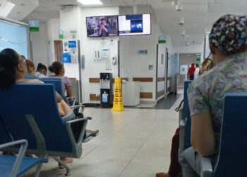 Falla en sistema de facturación paraliza servicios en Plaza de la Salud