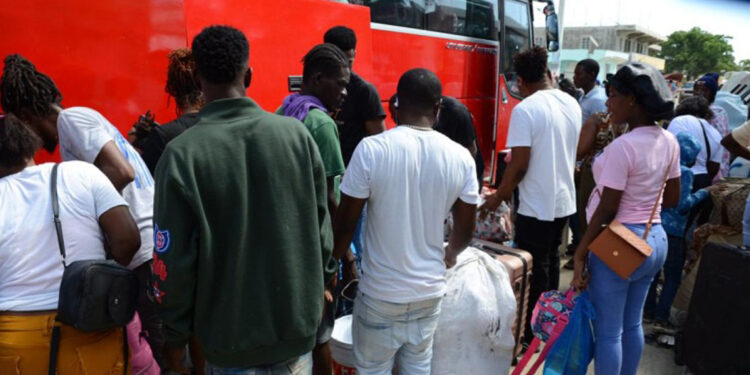 Haití organiza retorno de 600 migrantes e investiga maltrato a niños