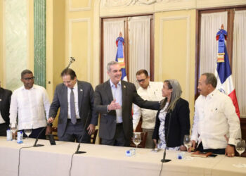 Luis Abinader agradece a forenses por tragedia del Jet Set