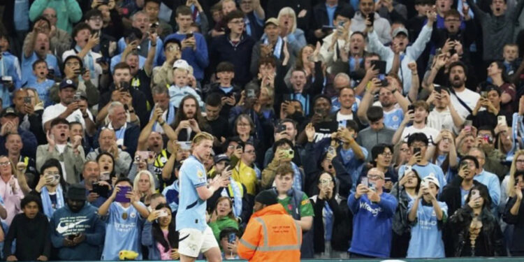 Manchester City gana en la despedida de De Bruyne y roza la Champions