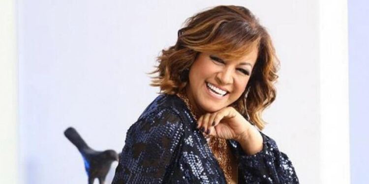 Milly Quezada celebra sus 70 años meciéndose en el columpio de la vida