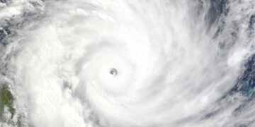 Primera onda tropical anticipa temporada activa de huracanes 2025