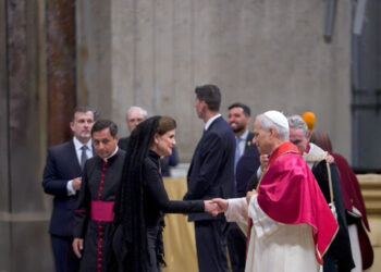 Raquel Peña asiste a misa de inicio del papa León XIV en El Vaticano