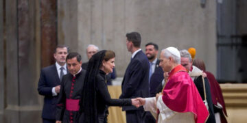Raquel Peña asiste a misa de inicio del papa León XIV en El Vaticano