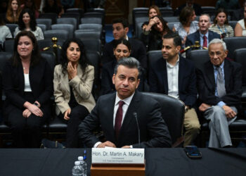 Representantes de EE.UU. aprueban presupuesto de Trump con impuesto a remesas del 3.5%