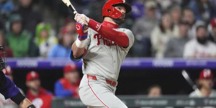 Schwarber conecta su jonrón 300 y Filis remontan ante Rockies