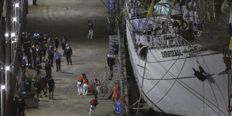 Suben a 23 los heridos por choque del velero Cuauhtémoc en Brooklyn