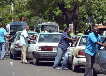 Transportistas anuncian paro exigiendo subsidios y pensiones