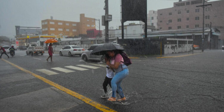 Vaguada seguirá causando lluvias; mantienen alerta en varias provincias