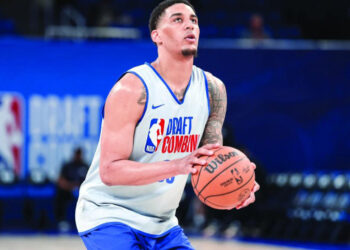 Yaxel Lendeborg elige Michigan y se retira del draft NBA