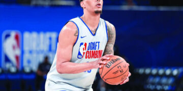 Yaxel Lendeborg elige Michigan y se retira del draft NBA