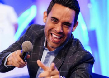 Albert Mena se despide de "Más Roberto" tras cuatro años