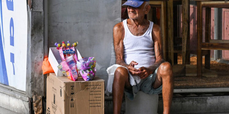 Envejecer en Cuba: sobrevivir con 13 dólares al mes y sin apoyo familiar