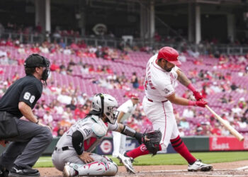 Encarnación-Strand decide victoria de Rojos sobre D-Backs