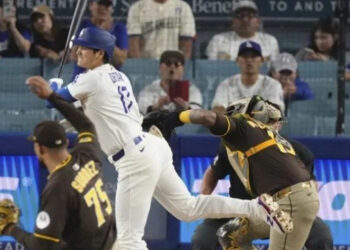 Suspenden a Robert Suárez por tres juegos luego de golpear a Shohei Ohtani