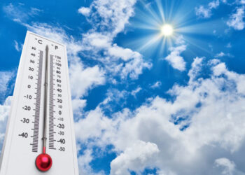 Calor y cielo gris por polvo del Sahara marcan este jueves de Corpus Christi