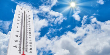 Calor y cielo gris por polvo del Sahara marcan este jueves de Corpus Christi