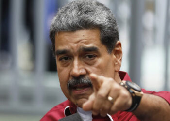 Chavismo invita a migrantes a volver a Venezuela tras su victoria electoral