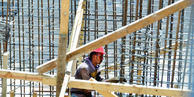 Constructores rechazan alza en tarifas de licencias impuestas por el Mived