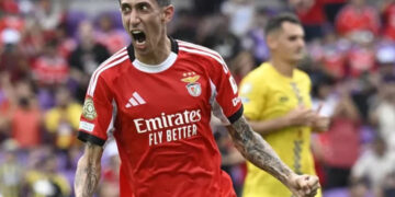 Di María lidera paliza de Benfica sobre Auckland City tras tormenta