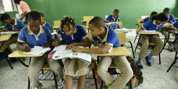 Educación incluirá Moral y Cívica en el currículo desde el año escolar 2025-2026