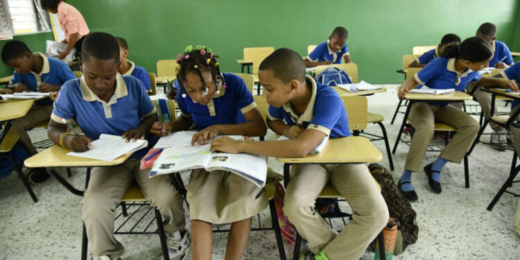 Educación incluirá Moral y Cívica en el currículo desde el año escolar 2025-2026