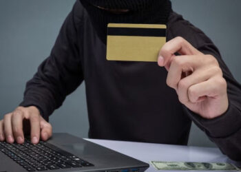 Estafa romántica le cuesta a mujer de 80 años más de 24 millones de pesos