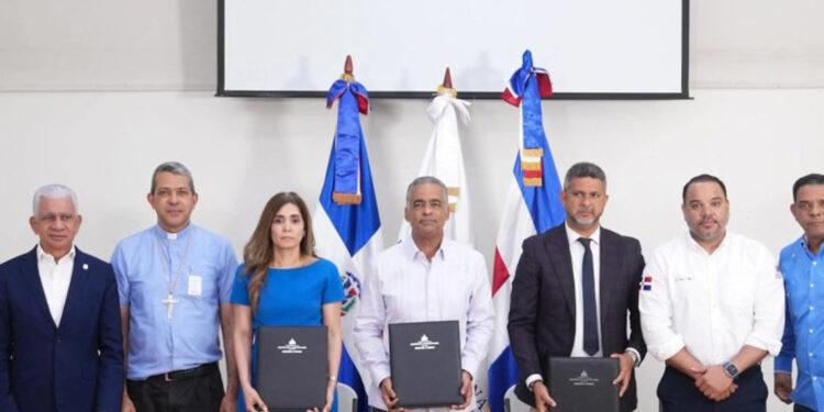 Firman acuerdo para presa de colas en Cotuí con apoyo del Gobierno y la Iglesia