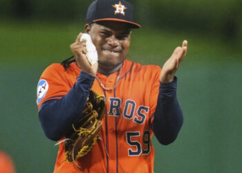Framber Valdez logra su quinta victoria seguida con Astros