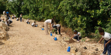 Fundación y Hope Academy siembran árboles nativos en Punta Cana