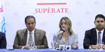 Gobierno entrega bono de emergencia a familias afectadas por tragedia en Jet Set