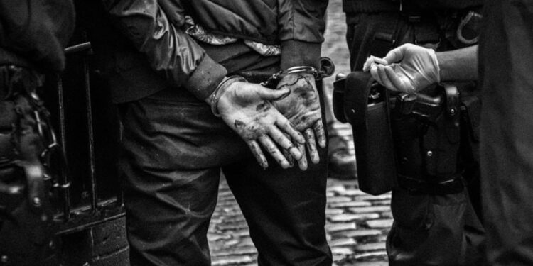 Hermanos asesinan a su padre para cobrar pensión en Italia