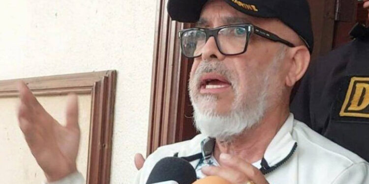 Imponen grillete y medida de coerción a Ángel Martínez por difamación