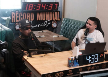 Juancito alcanza 40 horas al aire en intento por récord del podcast más largo