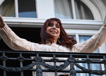 Justicia argentina impone prisión domiciliaria a Cristina Fernández