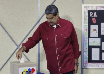 Maduro dice que reactivó vuelos con RD tras pedido de Sergio Vargas