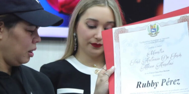 Maduro otorga nacionalidad venezolana póstuma a Rubby Pérez