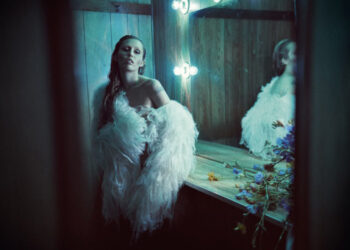 Miley Cyrus lanza álbum experimental con moda, cine y emociones