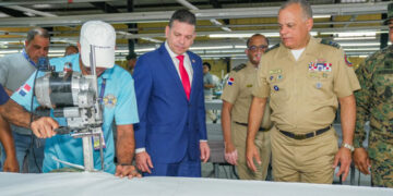Ministro de Defensa supervisa ampliación de planta textil militar en Bonao