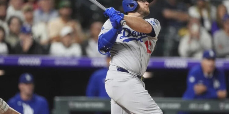 Muncy da grand slam y Dodgers vencen 8-1 a Rockies