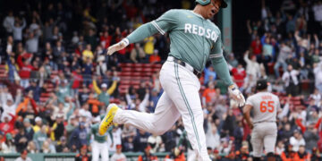 Rafael Devers es traspasado a los Gigantes de San Francisco