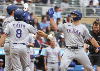 Rangers apalean a los Mellizos con seis jonrones