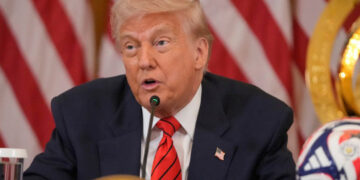 Presidente Donald Trump duplicará aranceles al acero y aluminio al 50%
