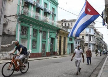 Universitarios cubanos protestan por tarifas de internet y crisis económica