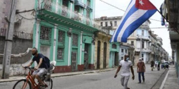 Universitarios cubanos protestan por tarifas de internet y crisis económica