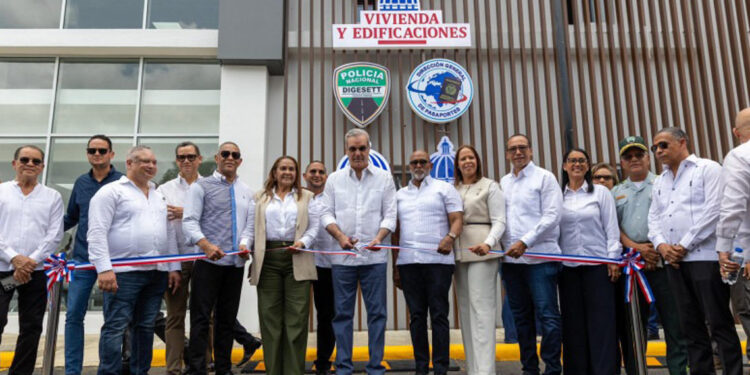 Abinader inaugura obras clave y lanza iniciativas juveniles en la provincia Duarte